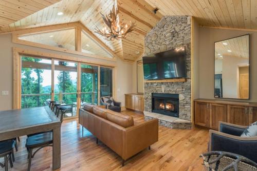 Alpine Outlook Newly-Constructed Home with Seclusion & Sweeping Mountain Views! in Swiss, USA