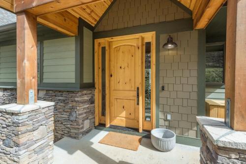 Alpine Outlook Newly-Constructed Home with Seclusion & Sweeping Mountain Views! in Swiss, USA