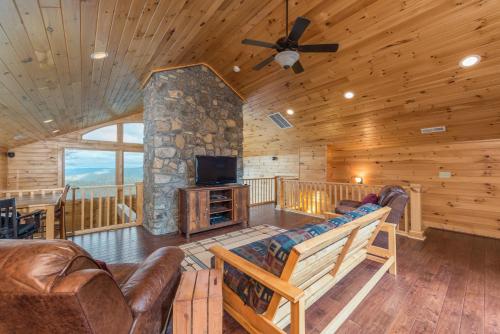 Blue Ridge Bliss Gorgeous home with hot tub & stunning views