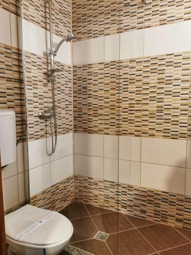 CONACUL DE SUB MUNTE, Novaci-Străini (foto 10)