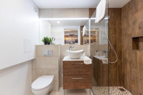 Newly Refurbished Lukiskiu Square Apartment by Reside Baltic - image 2
