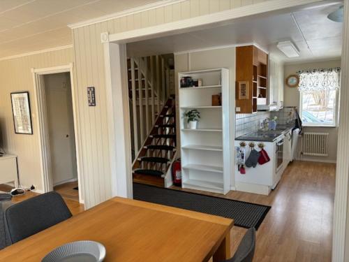 Konyha, Hus Ana - familienfreundliches Ferienhaus Fengersfors mit Kamin - Kanu inklusive in Fengersfors