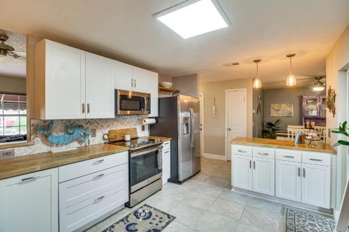 Lovely Merritt Island Home with Kayak and Fire Pit! Lovely Merritt Island Home with Kayak and Fire Pit!