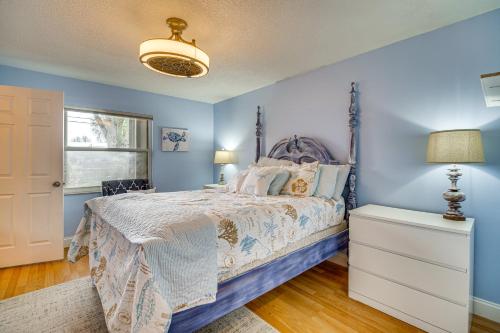 Lovely Merritt Island Home with Kayak and Fire Pit! Lovely Merritt Island Home with Kayak and Fire Pit!