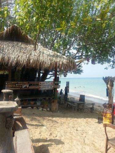 rand, New Ozone Resort and Spa in Koh Lanta