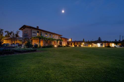 Olimagio Farm Stay with animals and 25m pool, beach at cycling distance