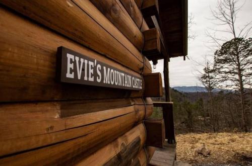Evies Mountain Castle in Townsend, USA