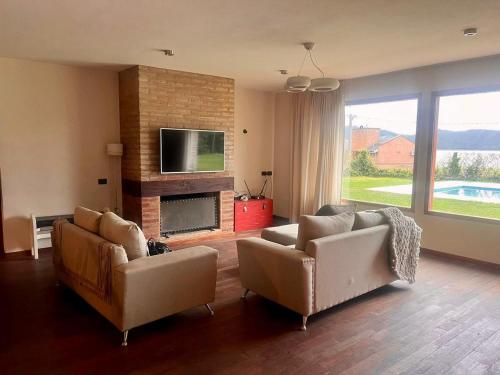 CASA VILLA LAGO AZUL CARLOS PAZ in Villa Lago Azul