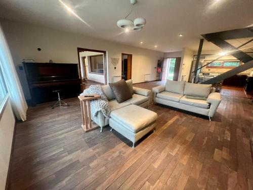 CASA VILLA LAGO AZUL CARLOS PAZ in Villa Lago Azul