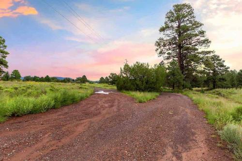 Eva's Family Retreat Rustic and Rural 2.5 Acres+ Sauna + Grand Canyon