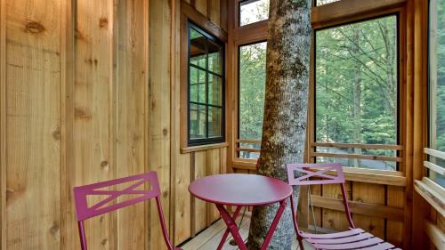 The Magnolia in Treehouse Grove at Norton Creek in Gatlinburg, USA