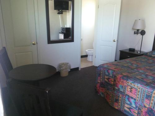 Motel 66 Located in Barstow, Motel 66 is a perfect starting point from which to explore Barstow (CA). The property offers a high standard of service and amenities to suit the individual needs of all travelers.