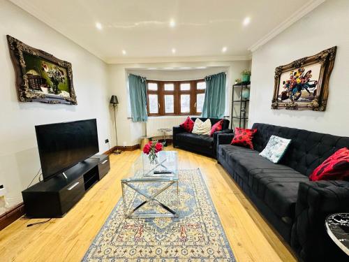 Spacious 6 Bed Residence in Wembly, London, Londyn