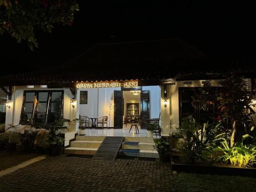 Griya Merbabu Asri Homestay (up to 14pax @ Salatiga central)