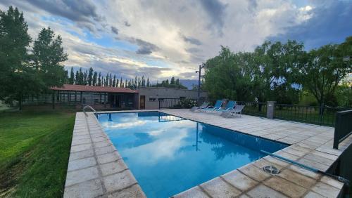 Pool, Casa quinta en Pocito con pileta quincho cancha de futbol in Villa Aberastain