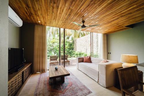 Naio Hotel y Villas By OxoHotel