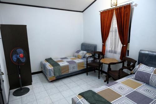 Griya Merbabu Asri Homestay (up to 14pax @ Salatiga central)