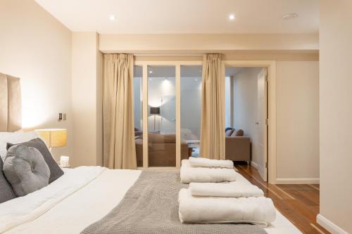 Beautiful 2-Bed Apartment in London - image 3