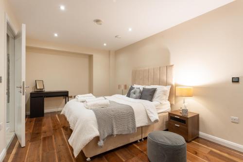 Beautiful 2-Bed Apartment in London - image 7