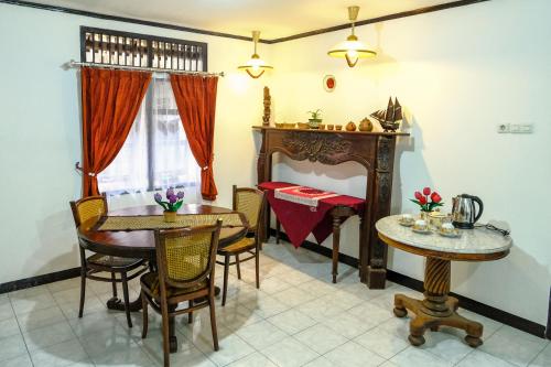 Griya Merbabu Asri Homestay (up to 14pax @ Salatiga central)