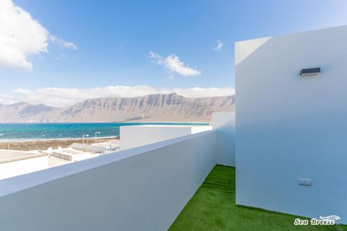 2 Apartments Sea Breeze 5
