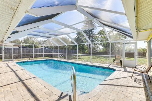 Sarasota Home w/ Heated Pool: 3 Mi to Airport!, Sarasota