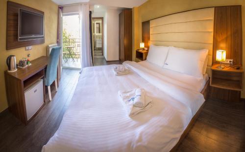 1 queen bed
