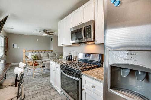 Bright Duplex Condo Walk to Brigantine Beach! in Brigantine, USA