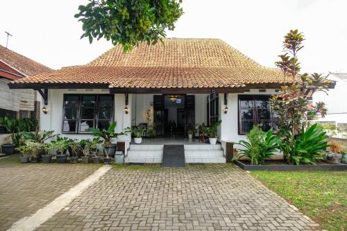 Griya Merbabu Asri Homestay (up to 14pax @ Salatiga central)