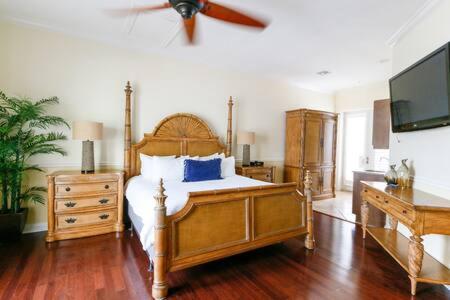 Grand Marina Suite - image 6