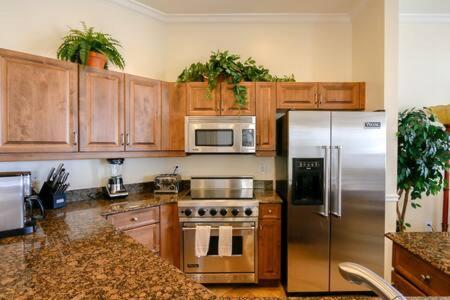 Grand Marina Suite - image 10
