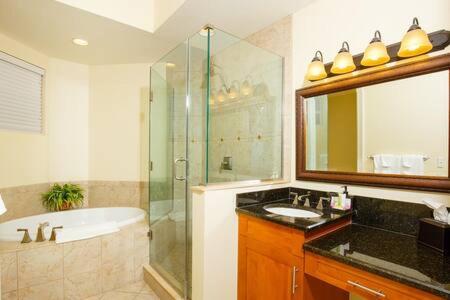 Grand Marina Suite - image 8