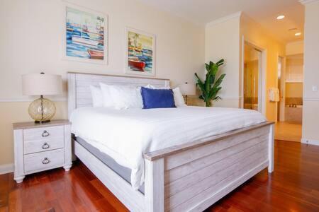 Grand Marina Suite - image 13