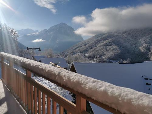 Chalet Coté Cour à 10 min de la Station Oz en Oisans