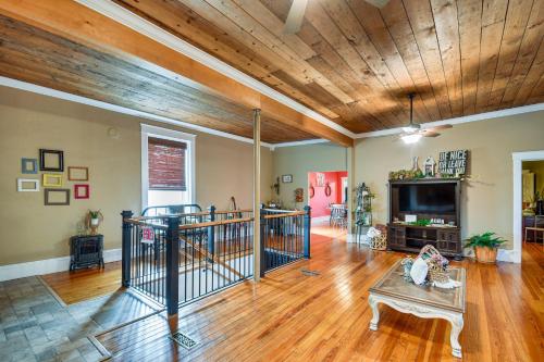 . Downtown Hereford Apartment Dine, Shop and More!