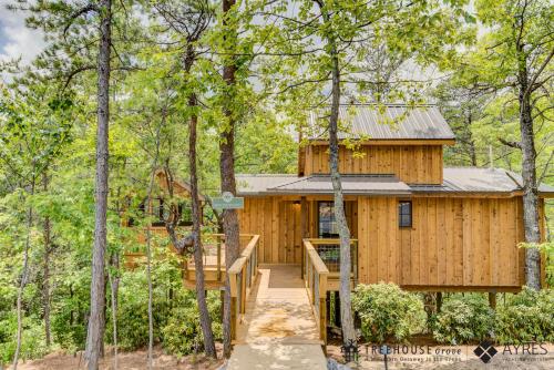 The Moosewood in Treehouse Grove at Norton Creek in Gatlinburg, USA