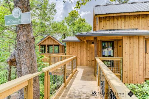 The Moosewood in Treehouse Grove at Norton Creek in Gatlinburg, USA