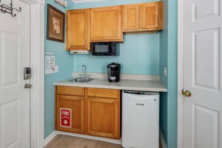 The Galleria - Salvador's Suite #4 - image 6