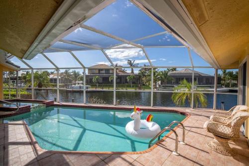 Waterfront Home With Heated Pool/Jacuzzi and only 1mile to beach