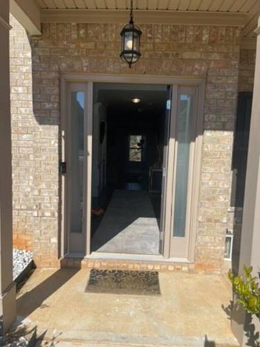 Lakefront 5BR New Home Relaxing and Peaceful