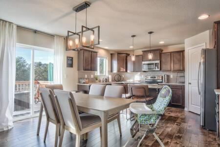 Lindenmere Estate! Chic Villa w Game Loft & BBQ in Woodmoor (CO)