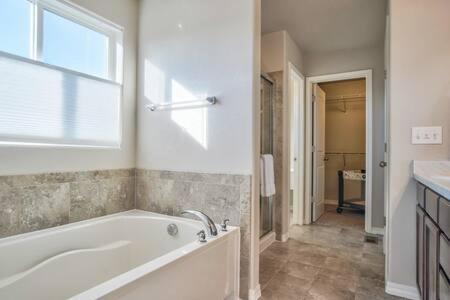 Lindenmere Estate! Chic Villa w Game Loft & BBQ in Woodmoor (CO)