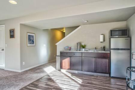 Lindenmere Estate! Chic Villa w Game Loft & BBQ in Woodmoor (CO)