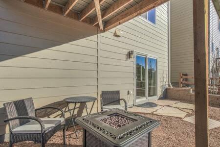 Lindenmere Estate! Chic Villa w Game Loft & BBQ in Woodmoor (CO)