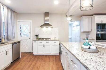 Luxe Bartram Beach Retreat 4BD - 3BA