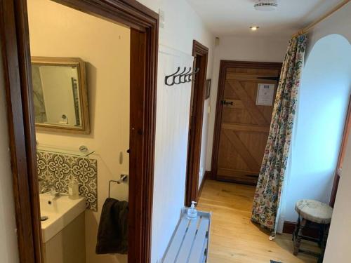 Előcsarnok, The Dairy - Barn conversion on Coast to Coast route near Catterick Garrison in Colburn