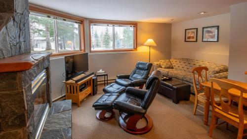 Timberline Lodges by Fernie Lodging Co - Apartment - Fernie