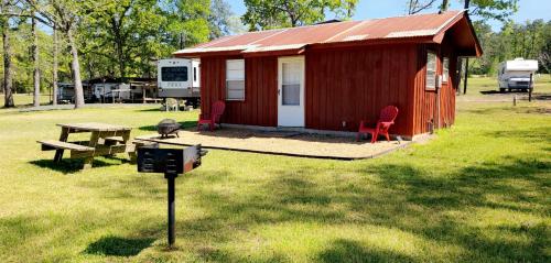 McGee's Landing Lakefront Cabin #2 on Toledo Bend Lake