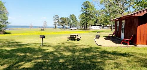 McGee's Landing Lakefront Cabin #2 on Toledo Bend Lake