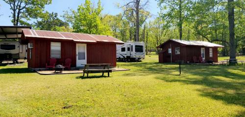 McGee's Landing Lakefront Cabin #2 on Toledo Bend Lake